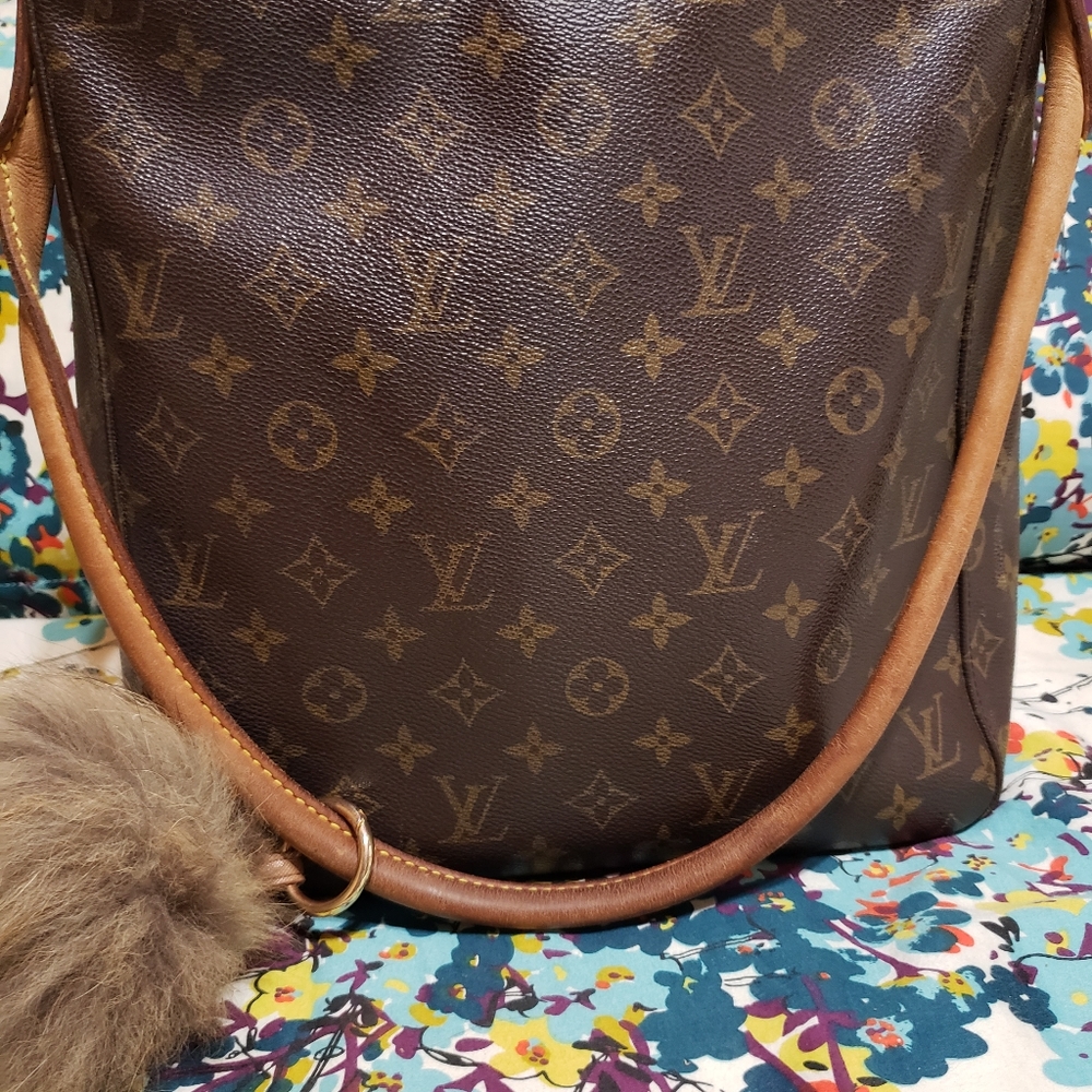 Authentic 🥰🥰Zippered Louis Vuitton Monogram Bag